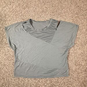Lululemon No Inhibitions Split Shoulder Crop Workout Tee Gray Green, Tag Removed